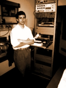 My Dear Killer, Stefano_+_The_Fluorescence_Induction_Apparatus